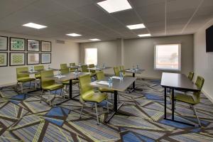 Holiday Inn Express Atlantic City W Pleasantville, an IHG Hotel商务区和/或会议室