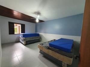 卡萨普拉亚伊塔尼亚恩度假屋客房内的一张或多张床位