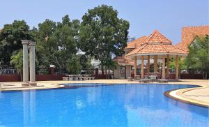 YAILAND Luxury Pool Villa Pattaya Walking Street 5 Bedrooms内部或周边的泳池