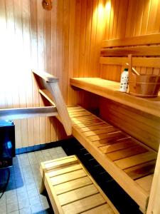 Kuusamon Helmi, Sauna, Parveke, TerassiSpa和/或其他健康设施