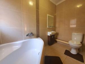 Tenacity Guesthouse - Riviera Park的一间浴室