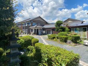 Shiga Biwa Lake Shanshui House外面的花园