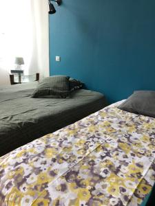 Le 42 Chambre bleue客房内的一张或多张床位