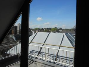 埃施韦勒Super Penthouse #9 oder Studio #6 mit Aufzug, Terrasse & Wintergarten im Zentrum的从屋顶的窗户欣赏美景