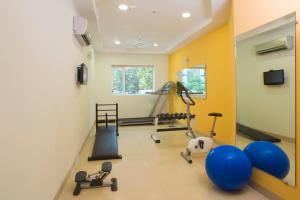 阿加尔塔拉姜阿加尔塔拉旅馆的一间健身房,里面设有举重器材和健身器材