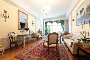 Charming large palazzo in center Venice for up to 9 people的休息区