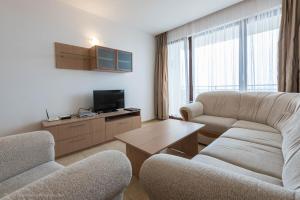 Golden Sands Rentals Apartments的休息区