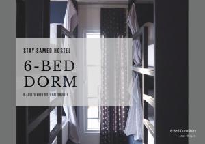 沙美岛Stay Samed Hostel的一张海报,供带窗户的卧室使用