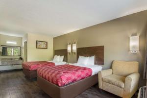 诺克斯堡伊克诺旅店客房内的一张或多张床位