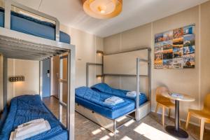 Stayokay Hostel Texel客房内的一张或多张双层床