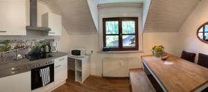 Apartment Sophia - Hallstatt的厨房或小厨房