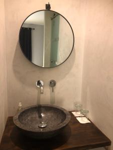 Le Trianon d'Yss的一间浴室