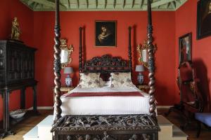 Hotel Hacienda de Abajo-Adults Only-Lujo客房内的一张或多张床位