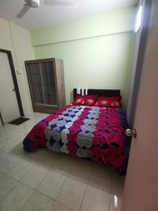 Cikgu Azue Homestay客房内的一张或多张床位