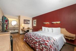 锡拉丘兹红屋顶客栈客房内的一张或多张床位