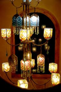 奥塔瓦洛卡瓦尼亚斯拉戈宾馆的镜子前的吊灯,灯笼