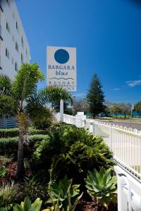 巴加拉巴加拉布鲁度假酒店的格纳罗萨蓝海滩酒店标志