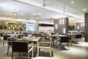 Centara Life Phu Pano Krabi-SHA Plus餐厅或其他用餐的地方