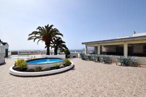 蒂亚斯Colina del Sol Lanzarote Pool with sea view的相册照片