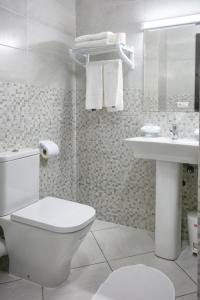 L'escale Appart-hôtel By 7AV HOTELS的一间浴室
