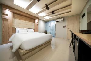 Suwon Sunstar Hotel客房内的一张或多张床位