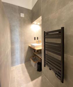 Grand confort au cœur de Nîmes的一间浴室