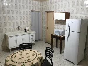 GA3-Hospedagem Próximo ao Aeroporto de Guarulhos的厨房或小厨房
