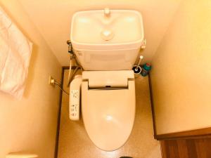 熊本YK Mansion Sannomaru - Vacation STAY 98241的小型客房内的卫生间
