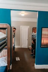旧金山旧金山市区哈衣旅舍的配有双层床的客房可供2人入住。