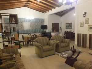 Quito Eco Lodge Airport - B&B的休息区