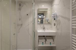 Zenith Hotel Caen的一间浴室