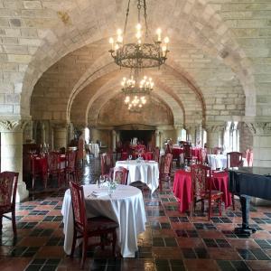 Hattonchatel Château & Restaurant La Table du Château餐厅或其他用餐的地方