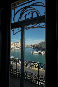 塞特港大酒店的从窗户可欣赏到河流美景