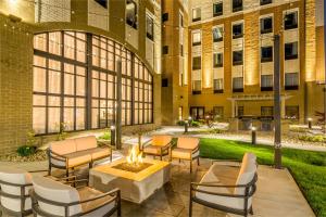 Staybridge Suites Florence - Cincinnati South, an IHG Hotel的休息区