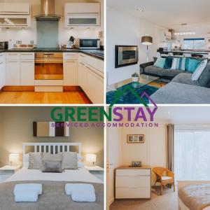 纽基"The Penthouse Newquay" by Greenstay Serviced Accommodation - Stunning 3 Bed Apt With Parking & Sun Terrace - The Perfect Choice For Families, Small Groups & Business Travellers - Newly Refurbished - Close To Beaches, Shops & Restaurants的一个厨房和一间卧室的三幅画的拼贴图