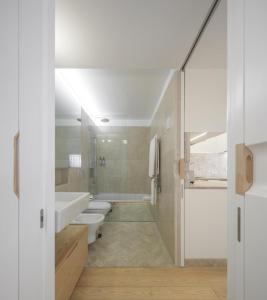 Lisbon Serviced Apartments - Principe Real的一间浴室