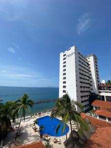 巴亚尔塔港科斯塔苏尔Spa及度假酒店的从酒店阳台可欣赏到海景