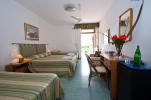 卡拉巴塔利亚酒店客房内的一张或多张床位