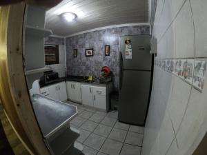Hostal Los Guindos的厨房或小厨房
