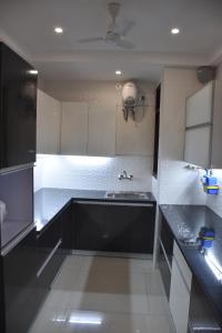 Lemon Green Residency - Hotel and Serviced Apartments的厨房或小厨房