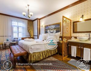 伊斯坦布尔老城最佳地段酒店 - 最佳团体酒店的一间酒店客房 - 带一张床和一间浴室