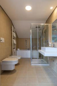 Habitat Guest House的一间浴室