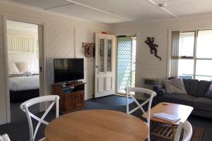 比那隆湾BINALONG BEACH COTTAGE Beachfront at Bay of Fires Next to Restaurant的相册照片