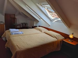 Porto Lesvos hotel客房内的一张或多张床位