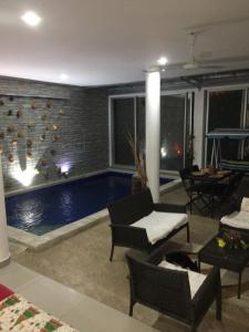 Casa Veraneo Flandes con Piscina Privada内部或周边的泳池