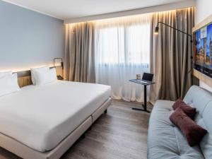 Novotel Parma Centro客房内的一张或多张床位