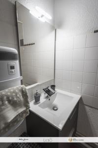 Studio LE COL DU TOURMALET 2-4 pers linge parking wifi的一间浴室