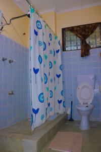 Cs Apartment Mombasa Mtwapa的一间浴室
