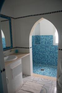 Dar Amphora Menzel的一间浴室