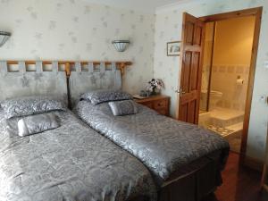 Hollingworth Lake Guest House Room Only Accommodation客房内的一张或多张床位